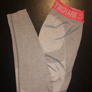Gym shark leggings